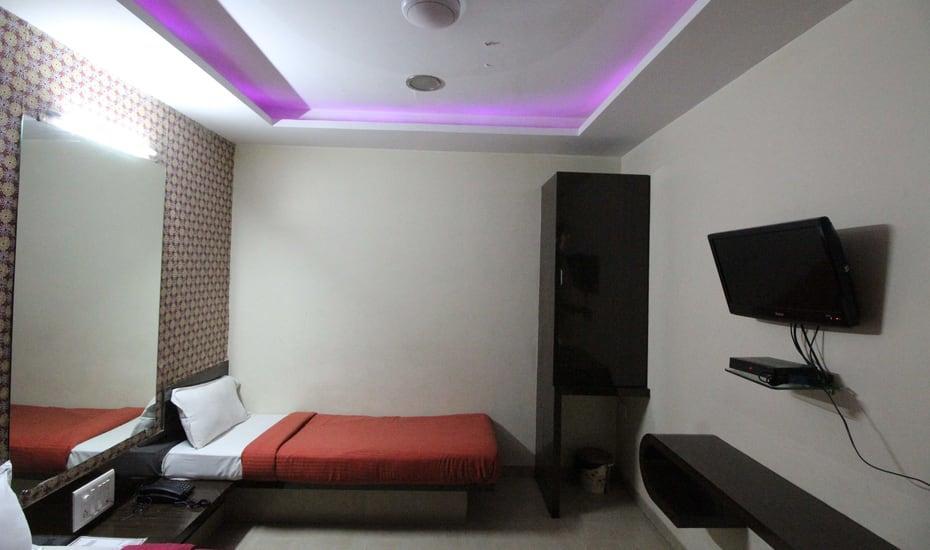 Room Maangta 100 @ Andheri East Mumbai Exterior photo